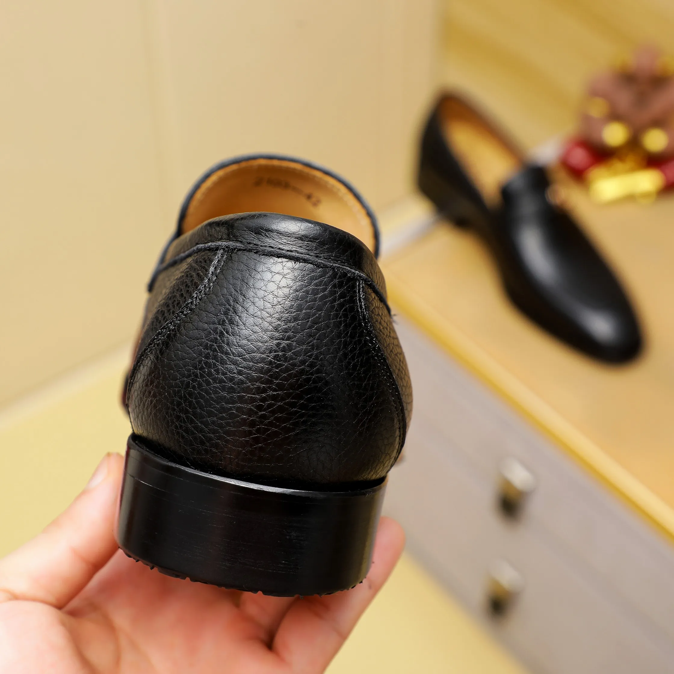 Men's shoes 💰460 🕷🕷🐂【Ferragamo】Ferragamo Popular fashion leather shoes🇨🇳Official website counter 1:1 production, original mold opening💯Good quality can be seen, imported high-end first-layer waxed calfskin, water-dyed🐂leather lining🌿very clear texture, high-quality waterproof, non-slip and wear-resistant outsole🎋high quality and low price, truly handmade🍓2 colors available! Code number 38-44……(45.46.Customized)